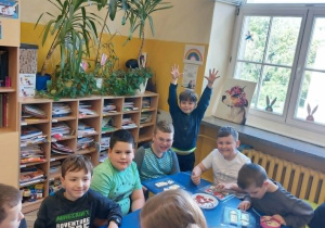 dzieci podczas warsztatów