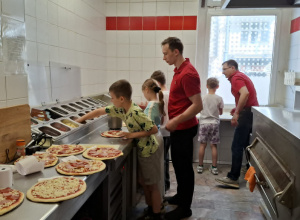 Wycieczka klasy 3a do pizzerii.