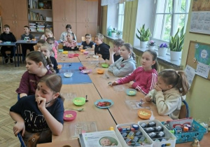 dzieci podczas warsztatów